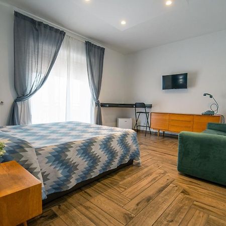 مبيت وإفطار Hub Ferroviario - 12 Posti Letto Per Il Tuo Gruppo A Napoli Con Wifi E Netflix المظهر الخارجي الصورة