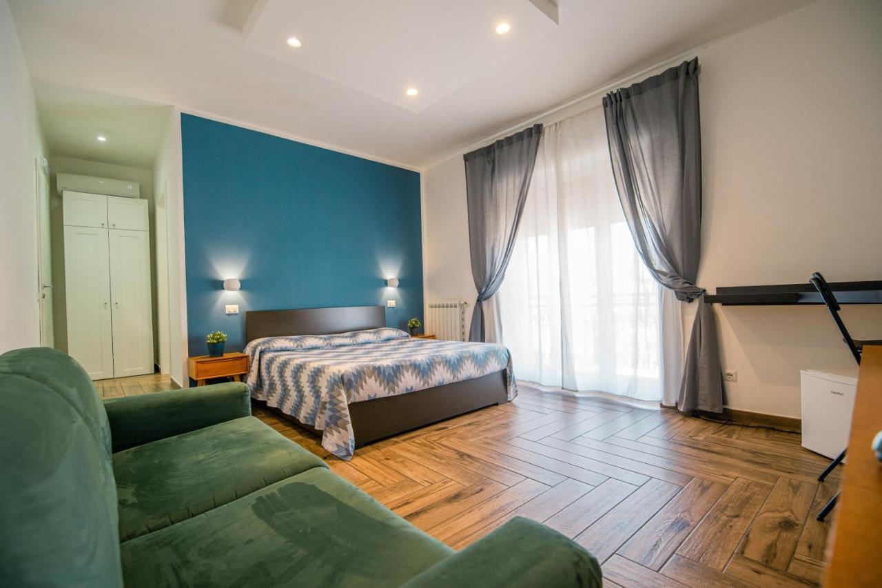 مبيت وإفطار Hub Ferroviario - 12 Posti Letto Per Il Tuo Gruppo A Napoli Con Wifi E Netflix المظهر الخارجي الصورة
