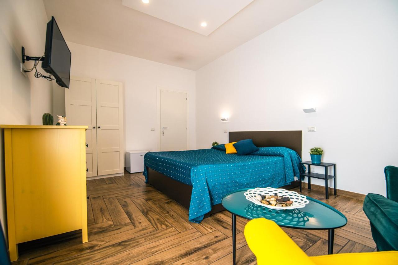 مبيت وإفطار Hub Ferroviario - 12 Posti Letto Per Il Tuo Gruppo A Napoli Con Wifi E Netflix المظهر الخارجي الصورة