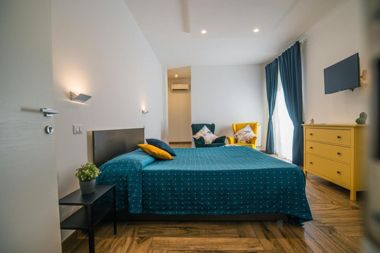مبيت وإفطار Hub Ferroviario - 12 Posti Letto Per Il Tuo Gruppo A Napoli Con Wifi E Netflix المظهر الخارجي الصورة