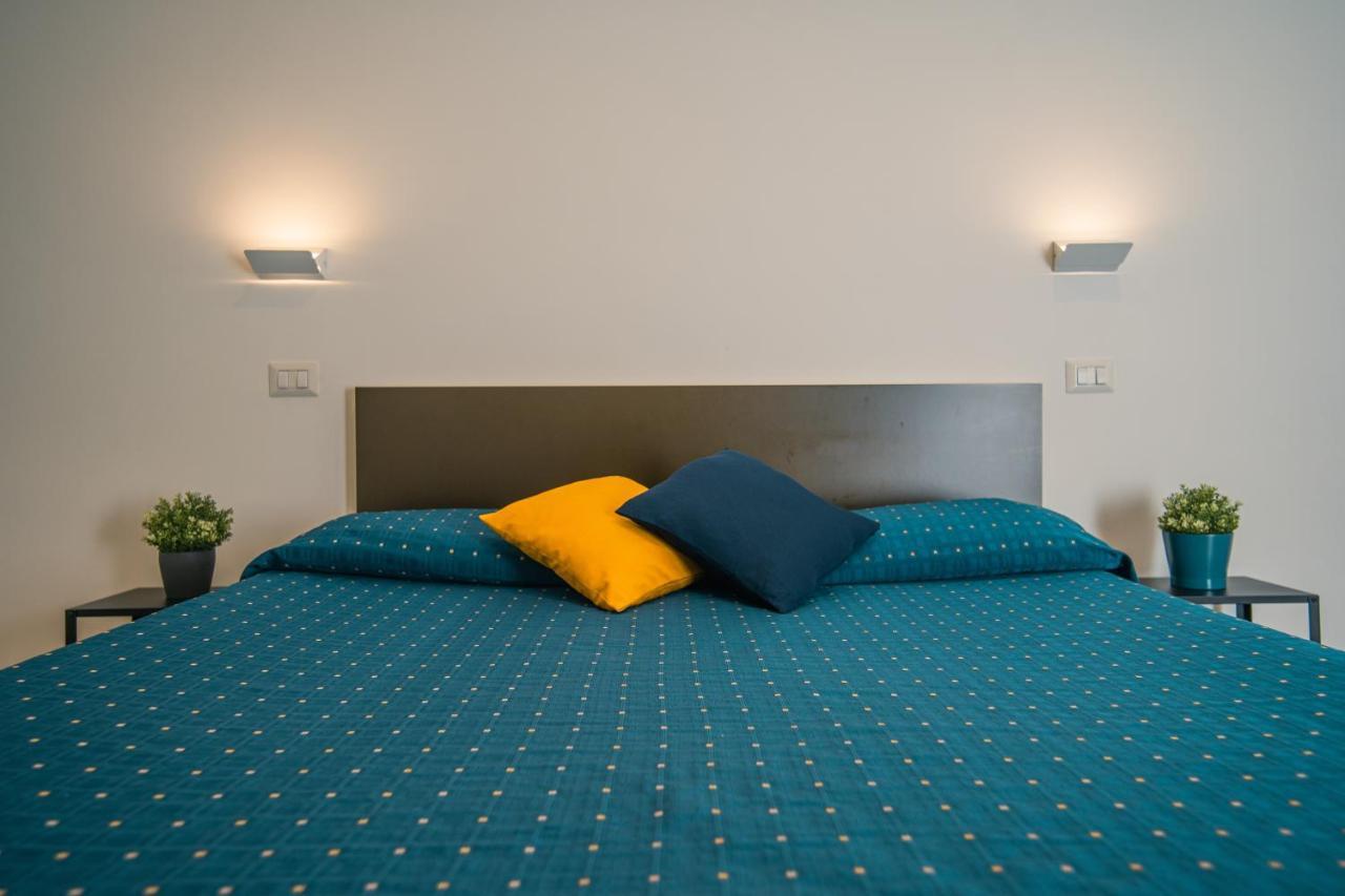 مبيت وإفطار Hub Ferroviario - 12 Posti Letto Per Il Tuo Gruppo A Napoli Con Wifi E Netflix المظهر الخارجي الصورة