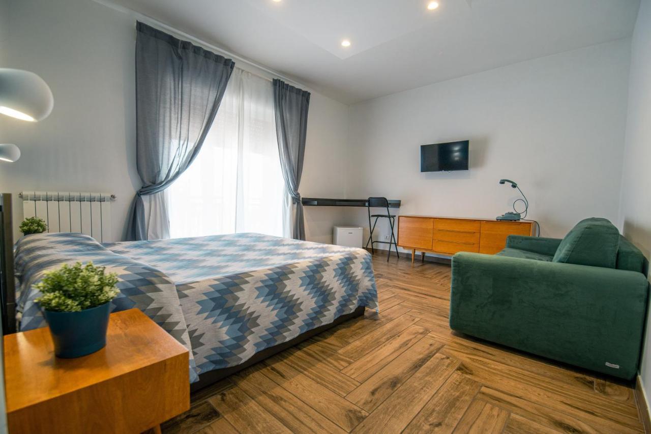 مبيت وإفطار Hub Ferroviario - 12 Posti Letto Per Il Tuo Gruppo A Napoli Con Wifi E Netflix المظهر الخارجي الصورة