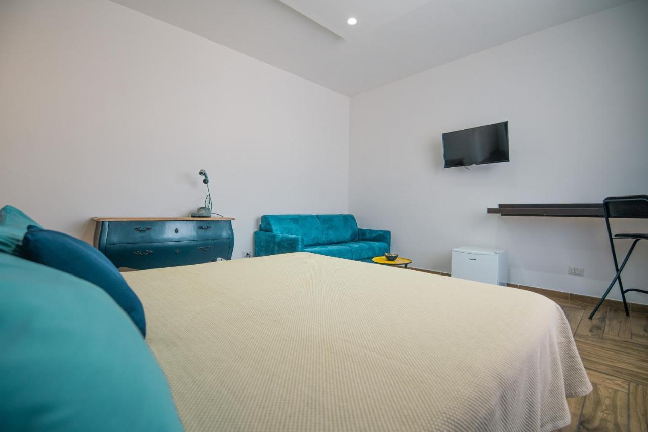 مبيت وإفطار Hub Ferroviario - 12 Posti Letto Per Il Tuo Gruppo A Napoli Con Wifi E Netflix المظهر الخارجي الصورة