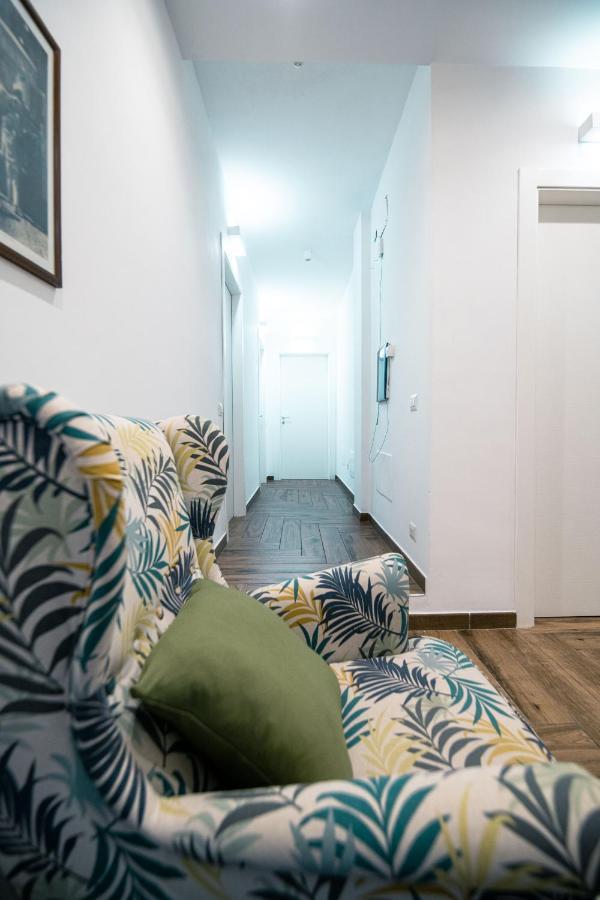 مبيت وإفطار Hub Ferroviario - 12 Posti Letto Per Il Tuo Gruppo A Napoli Con Wifi E Netflix المظهر الخارجي الصورة