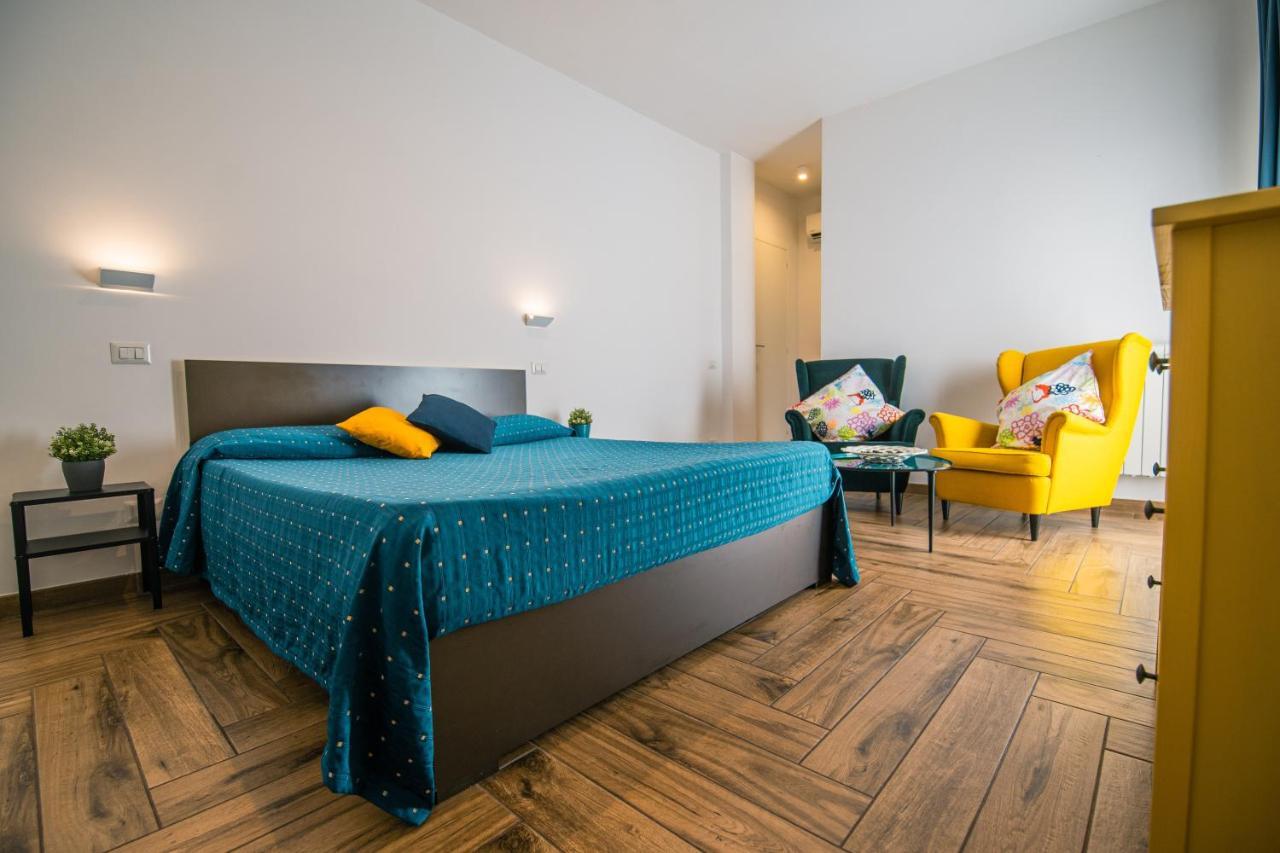 مبيت وإفطار Hub Ferroviario - 12 Posti Letto Per Il Tuo Gruppo A Napoli Con Wifi E Netflix المظهر الخارجي الصورة