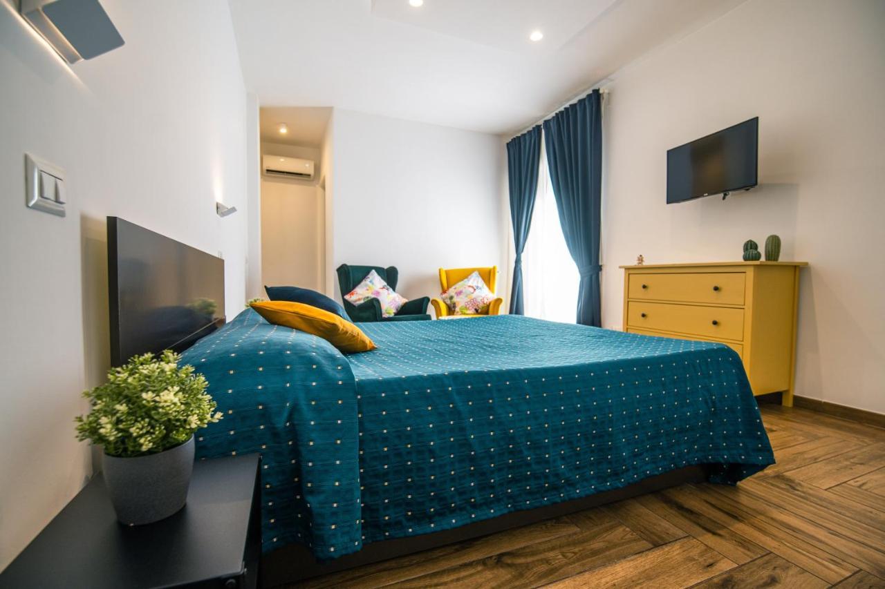 مبيت وإفطار Hub Ferroviario - 12 Posti Letto Per Il Tuo Gruppo A Napoli Con Wifi E Netflix المظهر الخارجي الصورة