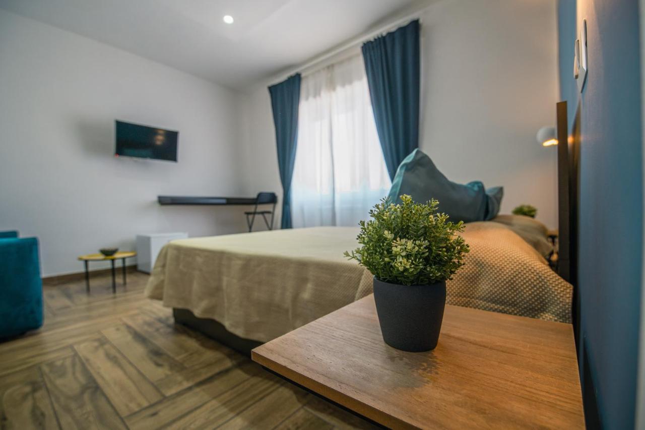 مبيت وإفطار Hub Ferroviario - 12 Posti Letto Per Il Tuo Gruppo A Napoli Con Wifi E Netflix المظهر الخارجي الصورة