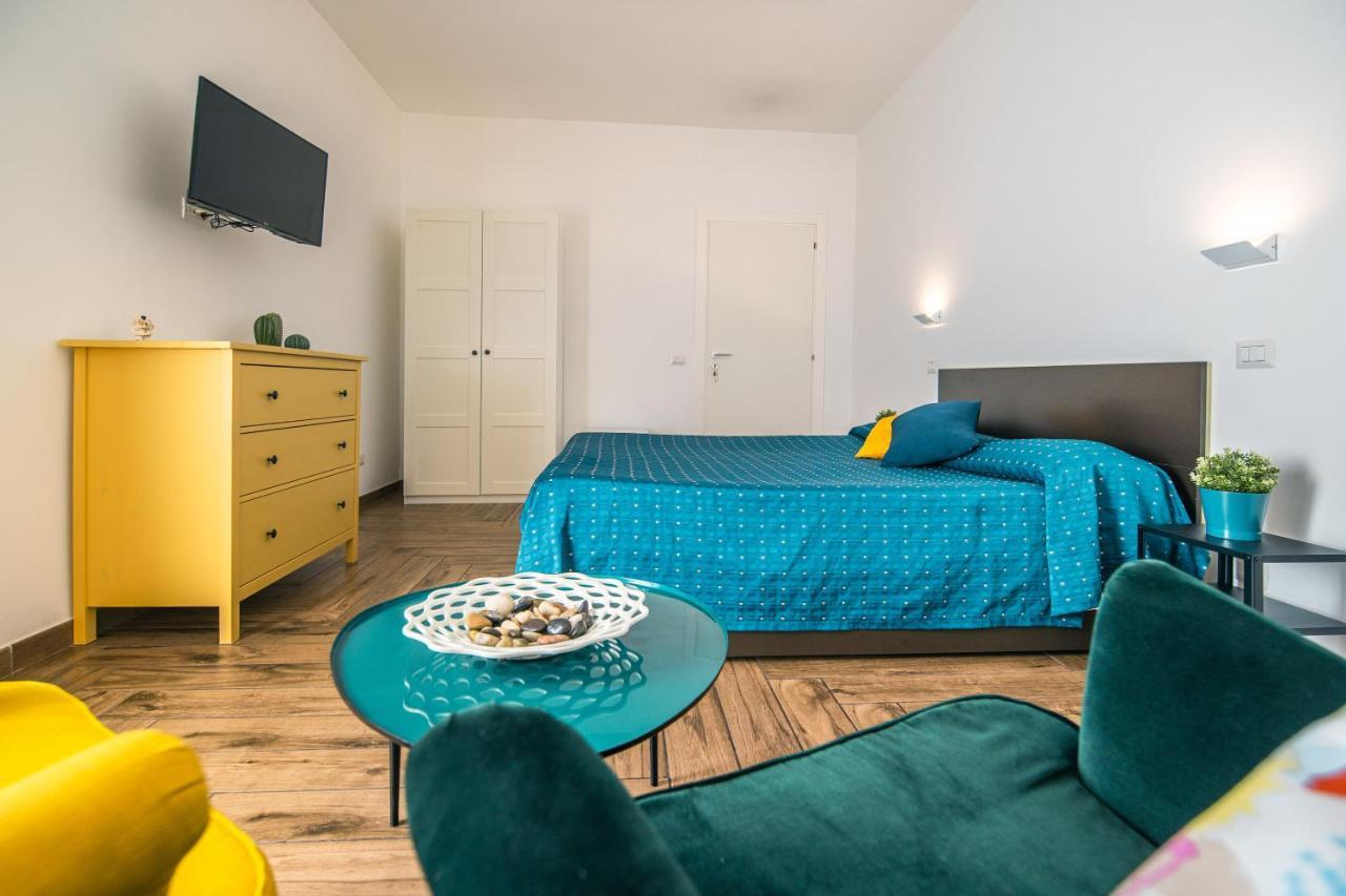 مبيت وإفطار Hub Ferroviario - 12 Posti Letto Per Il Tuo Gruppo A Napoli Con Wifi E Netflix المظهر الخارجي الصورة
