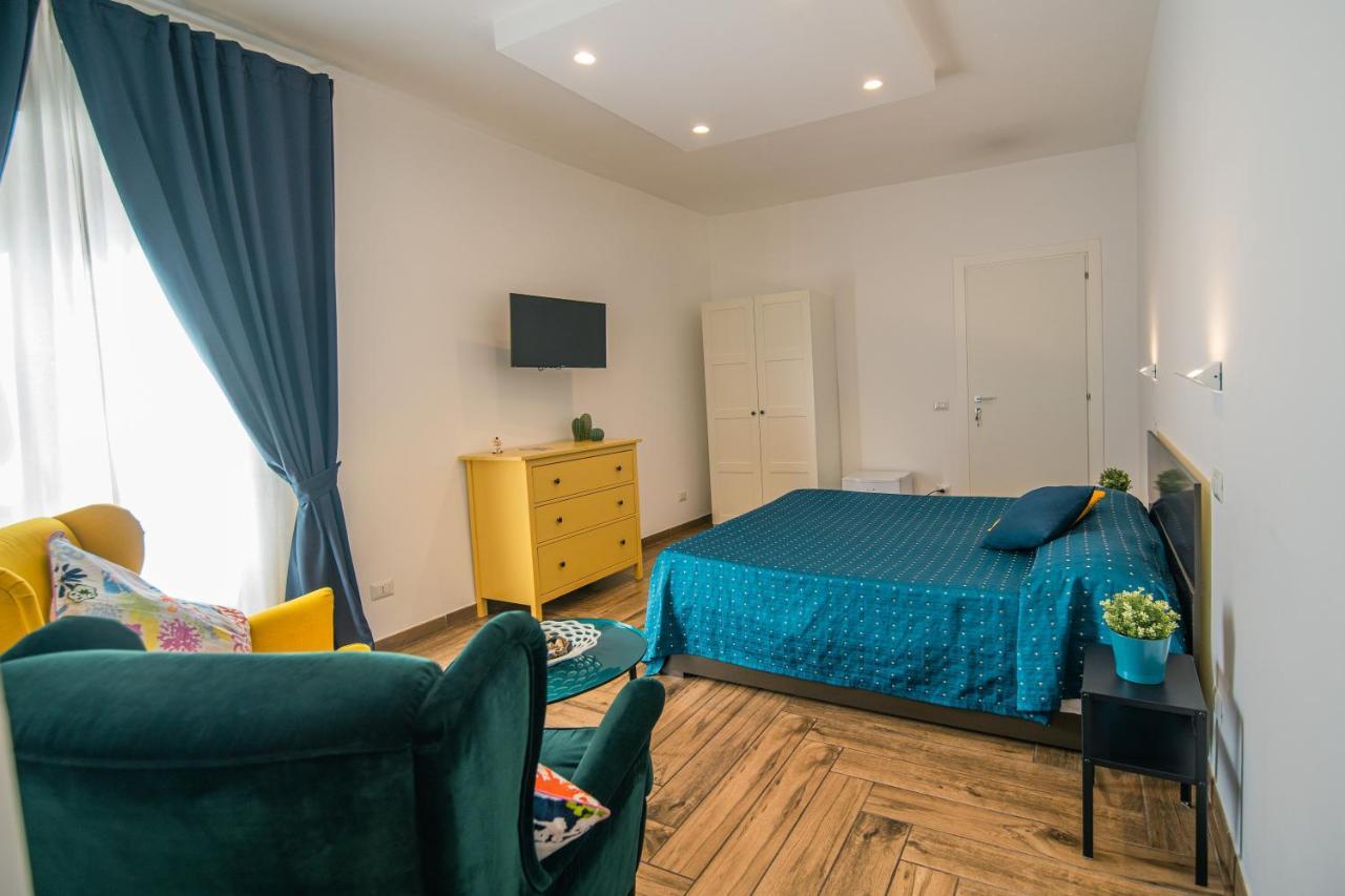 مبيت وإفطار Hub Ferroviario - 12 Posti Letto Per Il Tuo Gruppo A Napoli Con Wifi E Netflix المظهر الخارجي الصورة
