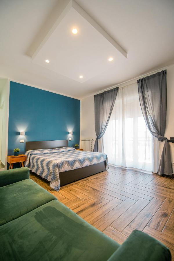 مبيت وإفطار Hub Ferroviario - 12 Posti Letto Per Il Tuo Gruppo A Napoli Con Wifi E Netflix المظهر الخارجي الصورة