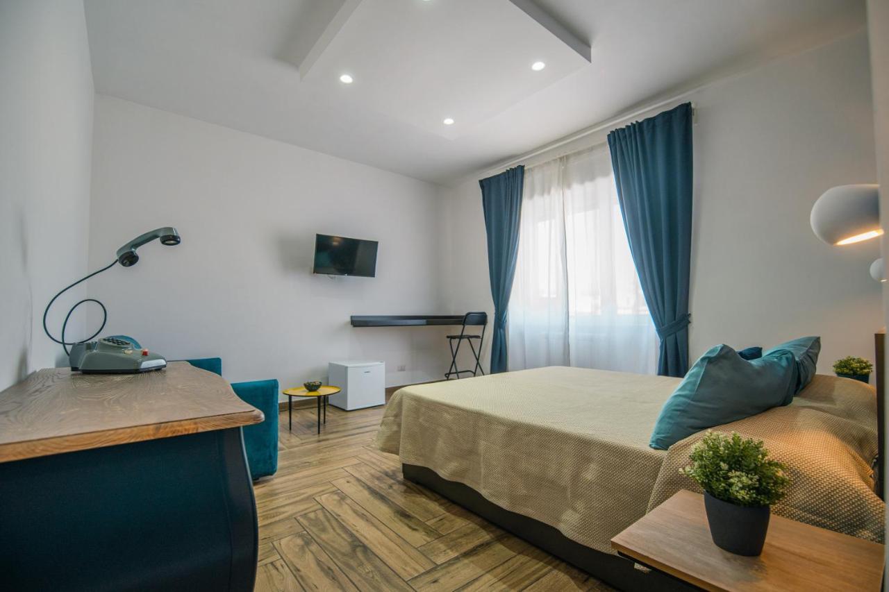 مبيت وإفطار Hub Ferroviario - 12 Posti Letto Per Il Tuo Gruppo A Napoli Con Wifi E Netflix المظهر الخارجي الصورة