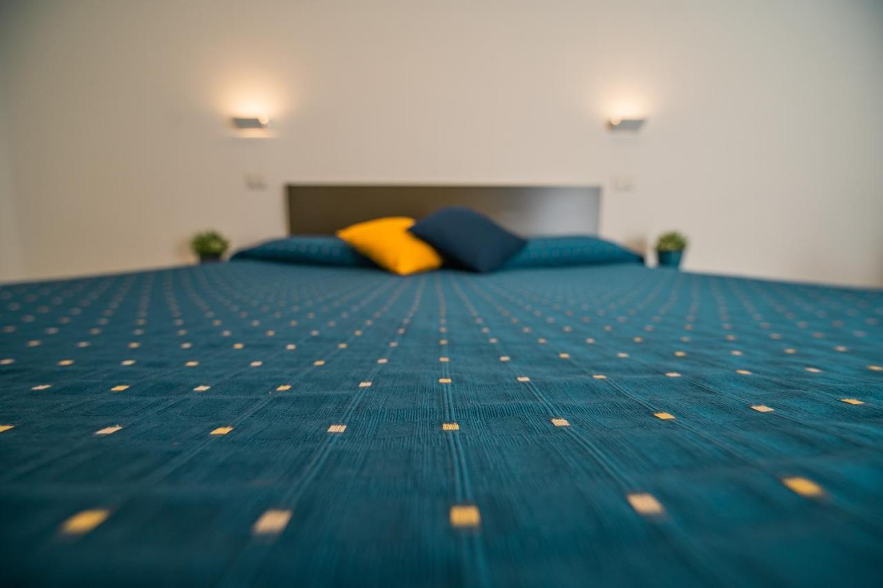 مبيت وإفطار Hub Ferroviario - 12 Posti Letto Per Il Tuo Gruppo A Napoli Con Wifi E Netflix المظهر الخارجي الصورة